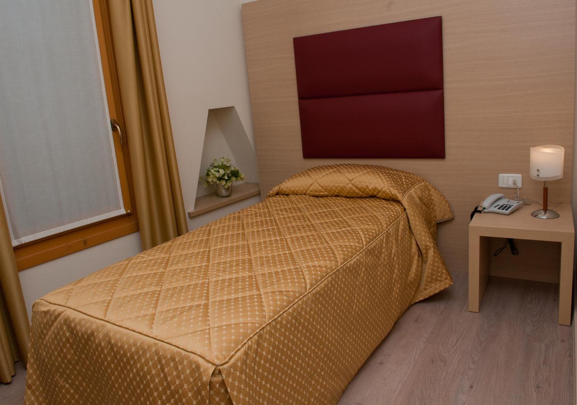 Hotel Villa Maternini Vazzola Zimmer foto